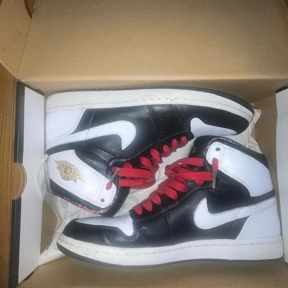 Nike Air Jordan 1 Sneaker - Picture 3 of 7